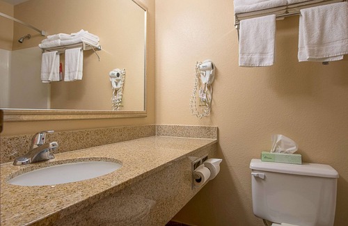 Buckley Hotel | Econo Lodge Buckley