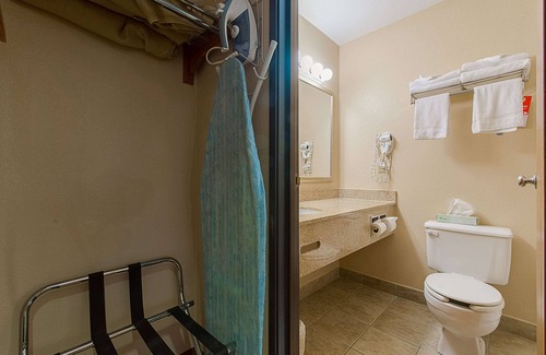 Buckley Hotel | Econo Lodge Buckley