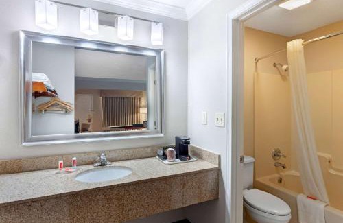 Byron Cabin | Econo Lodge Byron - Warner Robins
