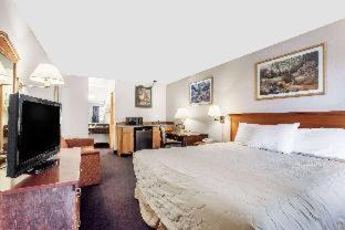 Edmonds Cabin | Econo Lodge Edmonds North Seattle