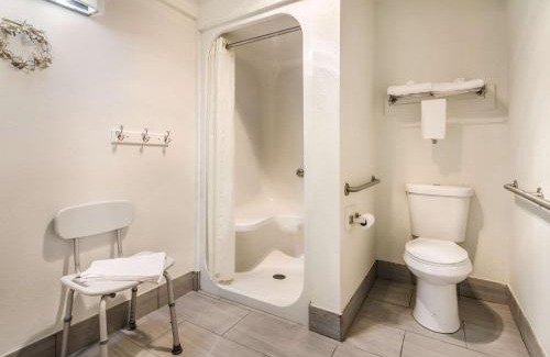 Glade Spring Cabin | Econo Lodge Glade Springs I-81