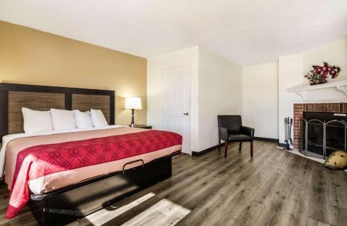 Glade Spring Cabin | Econo Lodge Glade Springs I-81
