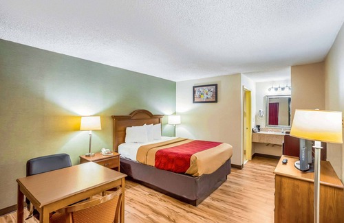 Huntington Hotel | Econo Lodge Huntington - Barboursville University Area