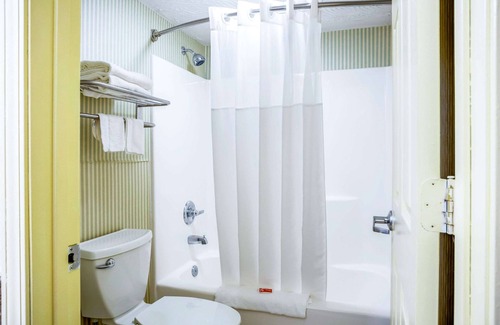 Huntington Hotel | Econo Lodge Huntington - Barboursville University Area