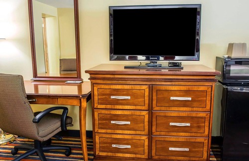 Clairton Hotel | Econo Lodge Jefferson Hills Hwy 51