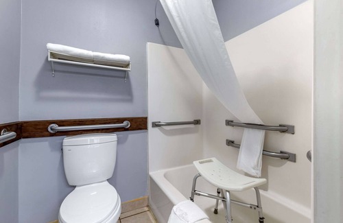 Junction Hotel | Econo Lodge Junction
