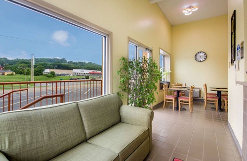 Marion Hotel | Econo Lodge Marion I-81