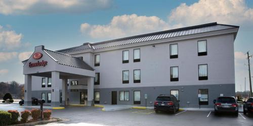 Hopewell Cabin | Econo Lodge Near Fort Gregg-Adams I-295
