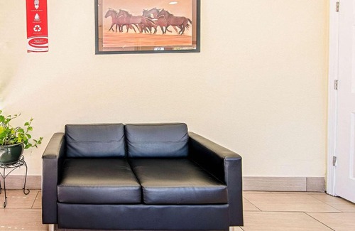 Bristol Cabin | Econo Lodge Near Motor Speedway
