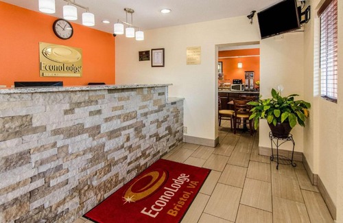 Bristol Cabin | Econo Lodge Near Motor Speedway