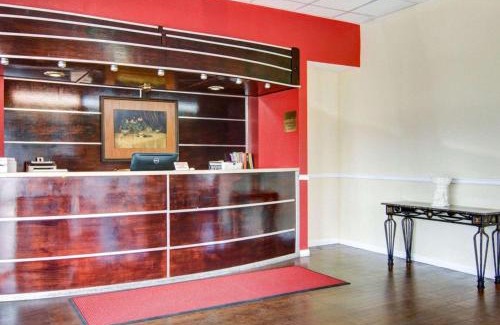 Pine Bluff Cabin | Econo Lodge Pine Bluff