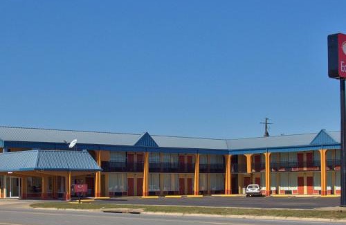 Donalsonville Cabin | Econo Lodge