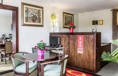 Lloyd Cabin | Econo Lodge