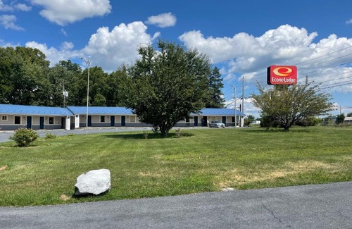 Mechanicsburg Cabin | Econo Lodge