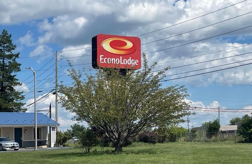 Mechanicsburg Cabin | Econo Lodge