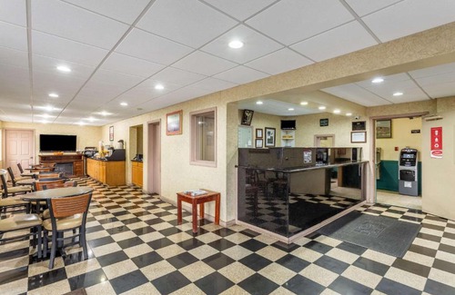 Morgantown Cabin | Econo Lodge