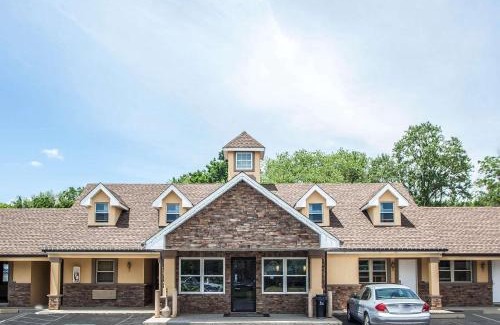 Newton Cabin | Econo Lodge