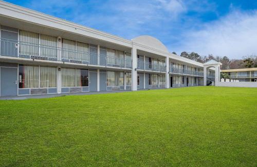 Yemassee Cabin | Econo Lodge