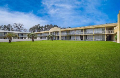 Yemassee Cabin | Econo Lodge