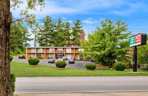 Waynesboro Cabin | Econo Lodge Waynesboro - Skyline Drive