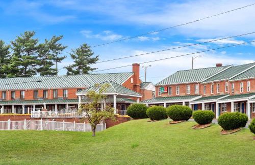 Waynesboro Cabin | Econo Lodge Waynesboro - Skyline Drive