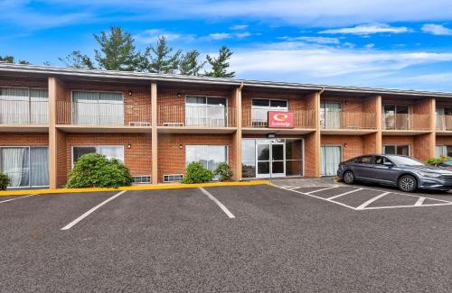 Waynesboro Cabin | Econo Lodge Waynesboro - Skyline Drive