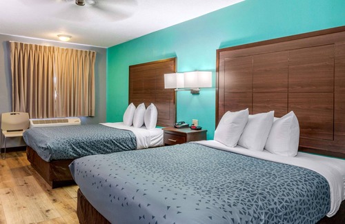 Northwest Heights Hotel | Econo Lodge West - Coors Blvd