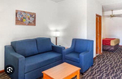 Albany Hotel | Econolodge inn & suites