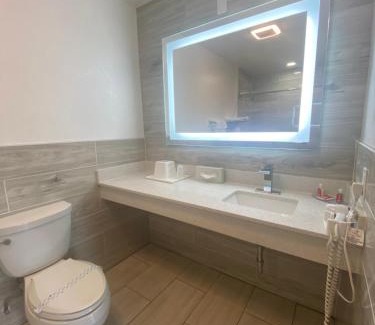 Albany Hotel | Econolodge inn & suites