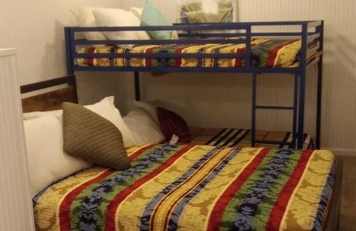 Memphis Cottage | Economical Central Guest house