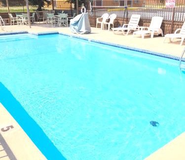 Joplin Hotel | Economy Inn & Suites Joplin
