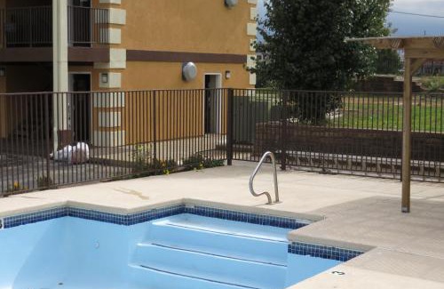 Joplin Hotel | Economy Inn & Suites Joplin