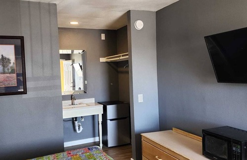 Victorville Hotel | Economy Inn Victorville