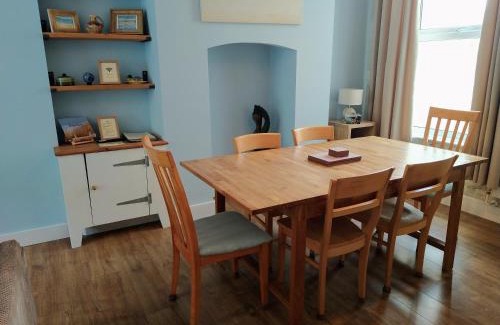 Hele House | Eddies by the Sea