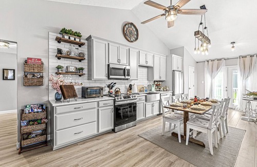 Noblesville House | Edelweiss Chic Retreat/Grand Park/Ruoff/Extended Stays Acceptedn