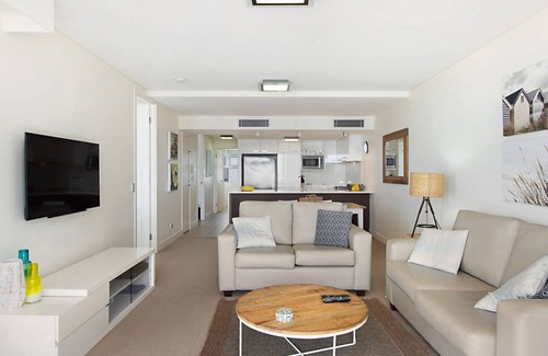 Coolangatta Apartment | Eden Apartments Unit 901 Easy walk to Twin Towns services club and patrolled beaches with Wi-Fi Inc.