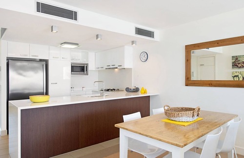 Coolangatta Apartment | Eden Apartments Unit 901 Easy walk to Twin Towns services club and patrolled beaches with Wi-Fi Inc.