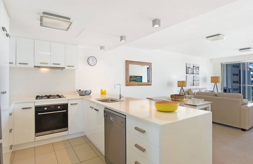 Coolangatta Apartment | Eden Apartments Unit 901 Easy walk to Twin Towns services club and patrolled beaches with Wi-Fi Inc.
