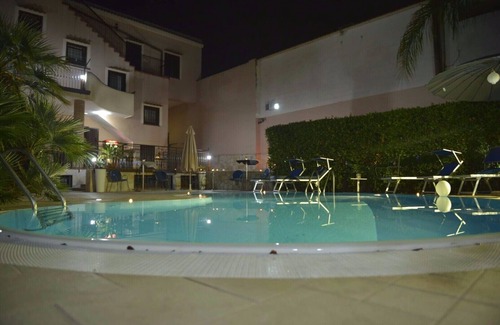 Torre Annunziata Villa | "Eden Holiday House Pompeii" Private Pool & Garden. Apartment 3