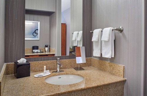 Eden Prairie Resort | Eden Prairie Getaway! Indoor Swimming Pool, Pets Are Allowed with Fee