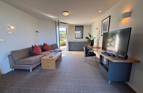 Coles Bay Hotel | Edge of the Bay Resort