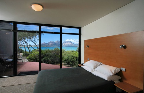 Coles Bay Hotel | Edge of the Bay Resort