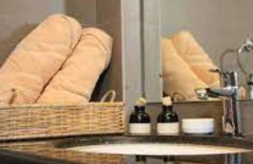 Polgasowita Bed & Breakfast | Edgefield Residence