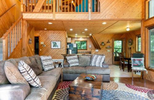 Innsbrook Ski Chalet | Edgewater Escape With Hot Tub