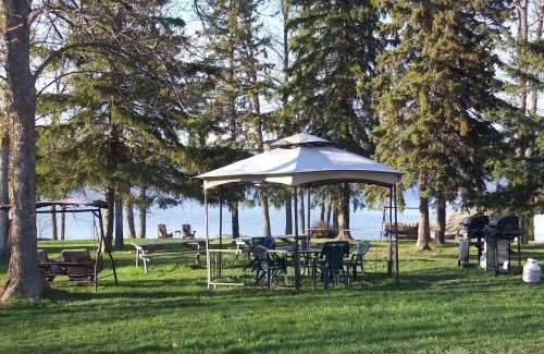 Timiskaming District House | Edgewater Motel and Campground
