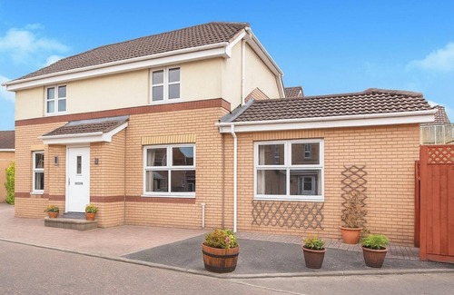 Livingston House | Edinburgh Gateway- Spacious 3 bed house @ Livingston center