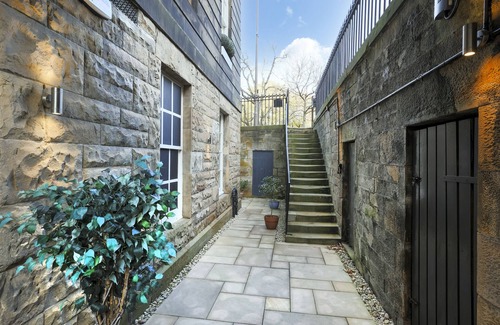 Ellemford Apartment | Edinburgh Luxury Apartment- The Matisse Suite