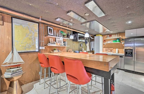 Edmonds House | Edmonds Apartment with Private Wine Cellar!