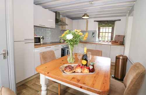 Bedale Cottage | EDMUNDS COTTAGE, pet friendly, luxury holiday cottage in Crakehall
