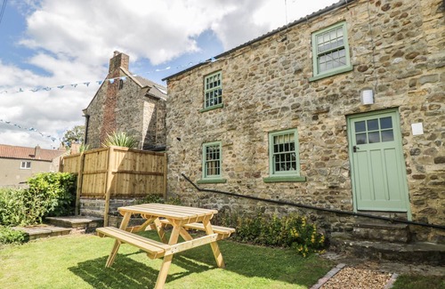 Bedale Cottage | EDMUNDS COTTAGE, pet friendly, luxury holiday cottage in Crakehall